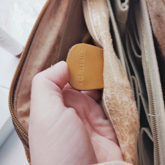 Gucci Tan and Brown Shoulder Bag - Picture 9 of 9